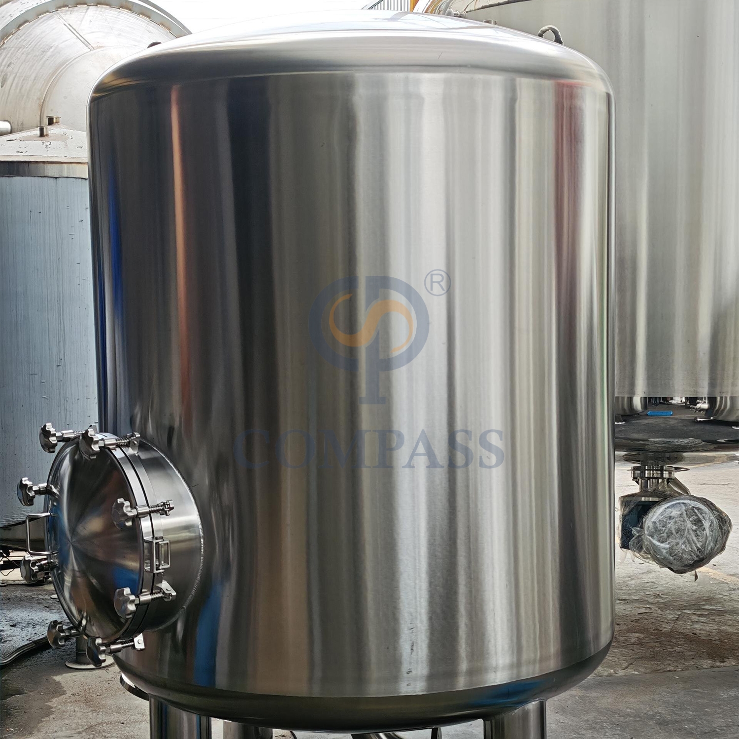 Nova chegada 1000mm tanque vertical de aço inoxidável ss316l oem tanque de filtro sanitário de qualidade alimentar com bueiro de pressão