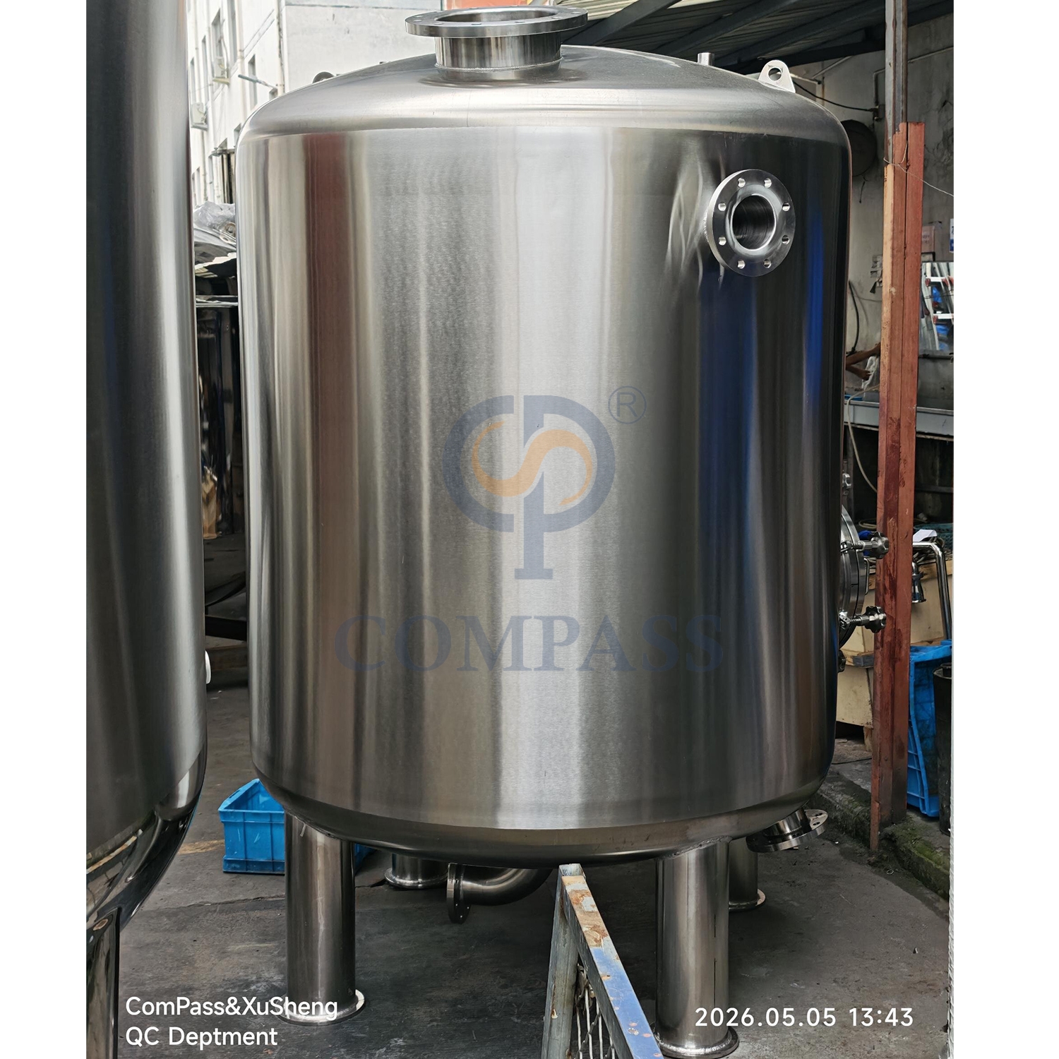 Nova chegada 1000mm tanque vertical de aço inoxidável ss316l oem tanque de filtro sanitário de qualidade alimentar com bueiro de pressão