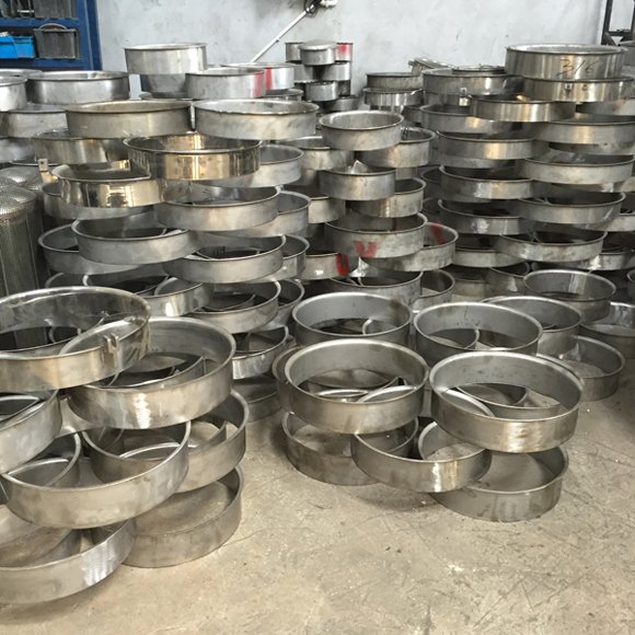 China Tampa redonda de bueiro com abertura traseira e lateral-balan&ccedil;o