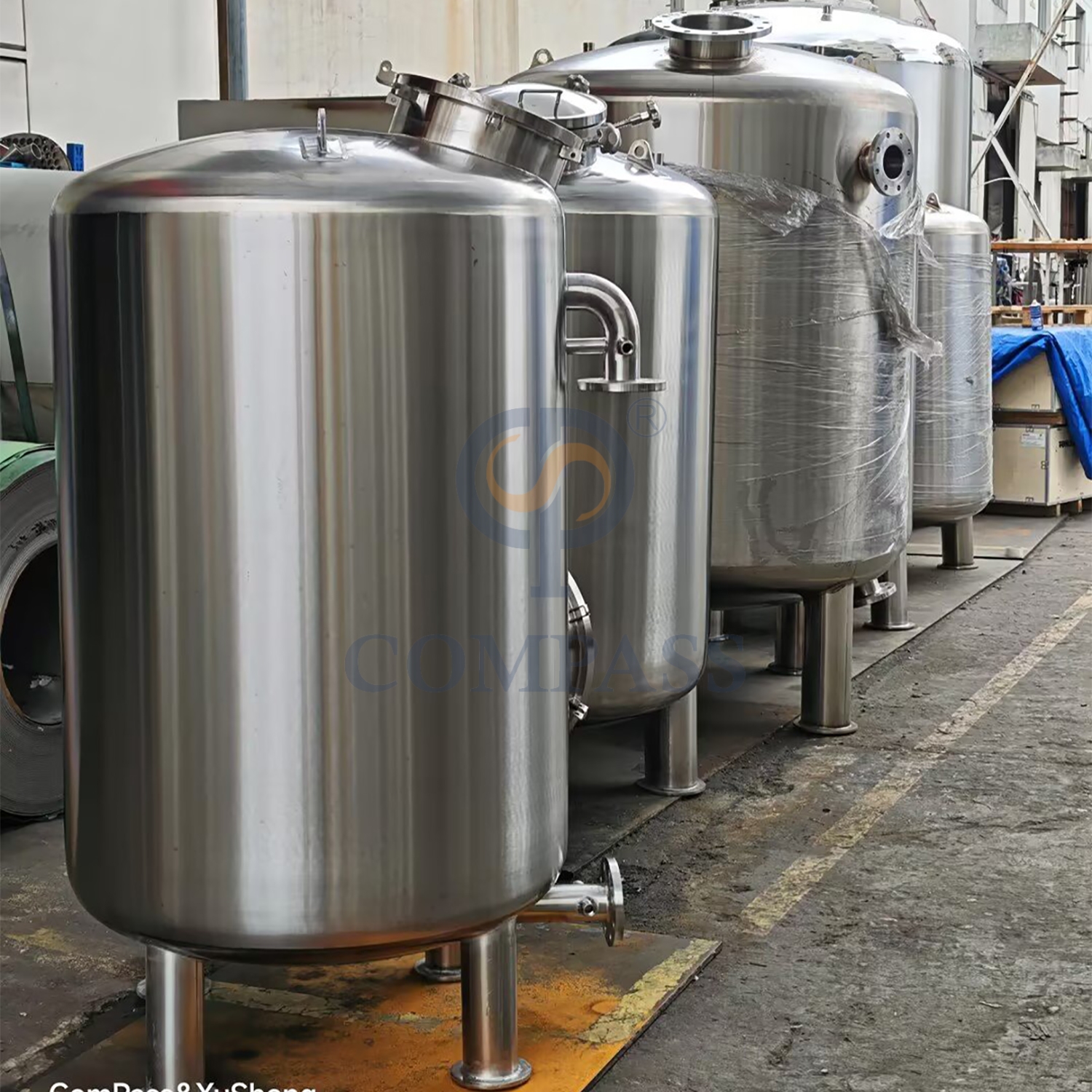 Nova chegada 1000mm tanque vertical de aço inoxidável ss316l oem tanque de filtro sanitário de qualidade alimentar com bueiro de pressão
