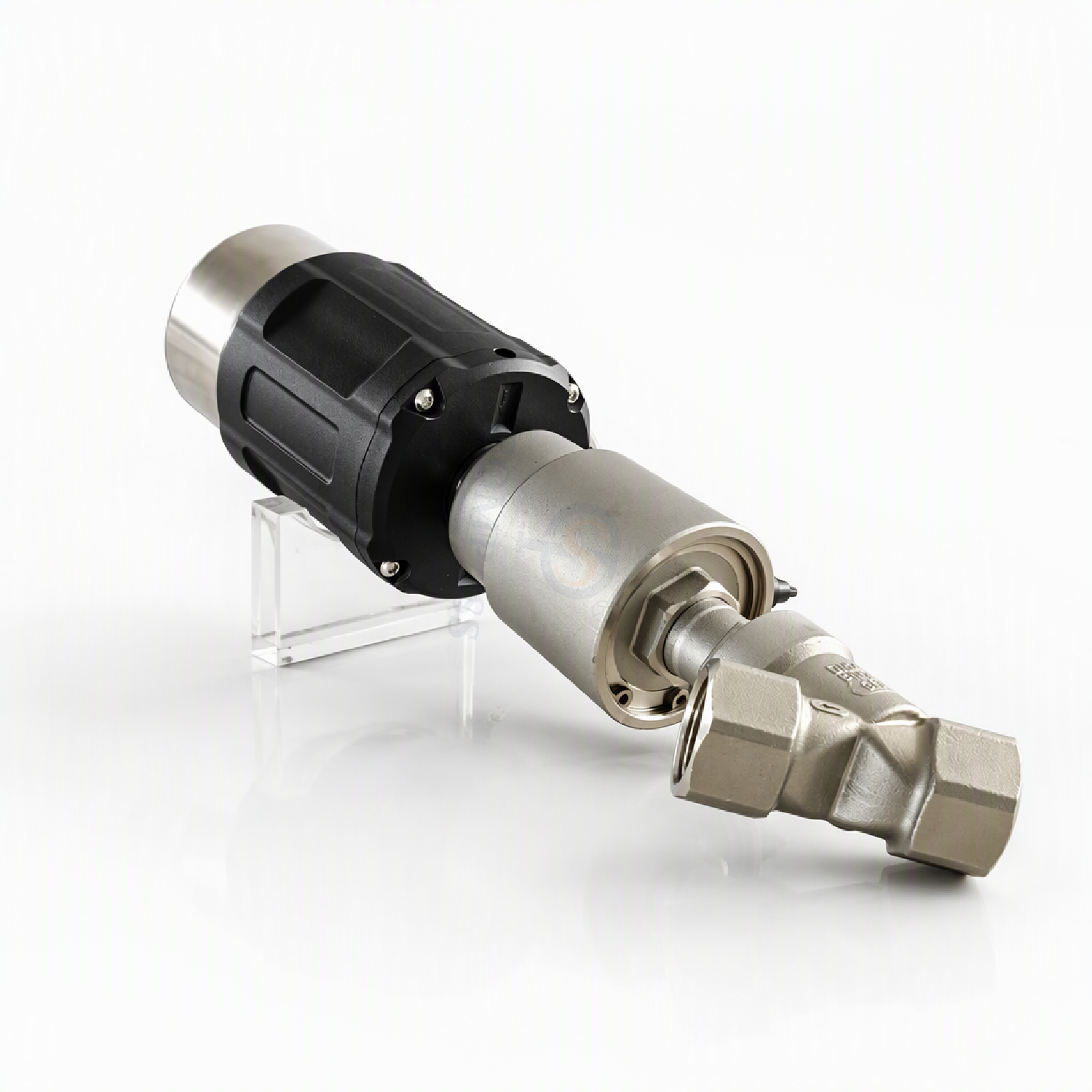 Válvula pneumática de Seat do ângulo da linha fêmea de PN16 DN25 SS304 com cabeça de controle 4-20MA